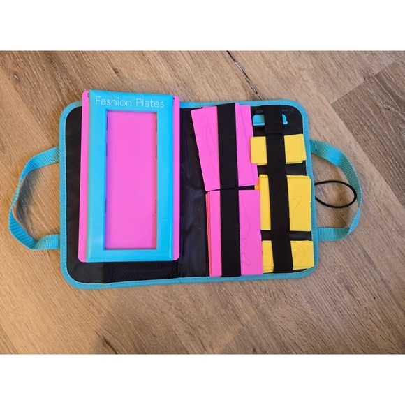 Vintage Tomy Fashion Plates Design Toy Original Case & Plates - Picture 2 of 4